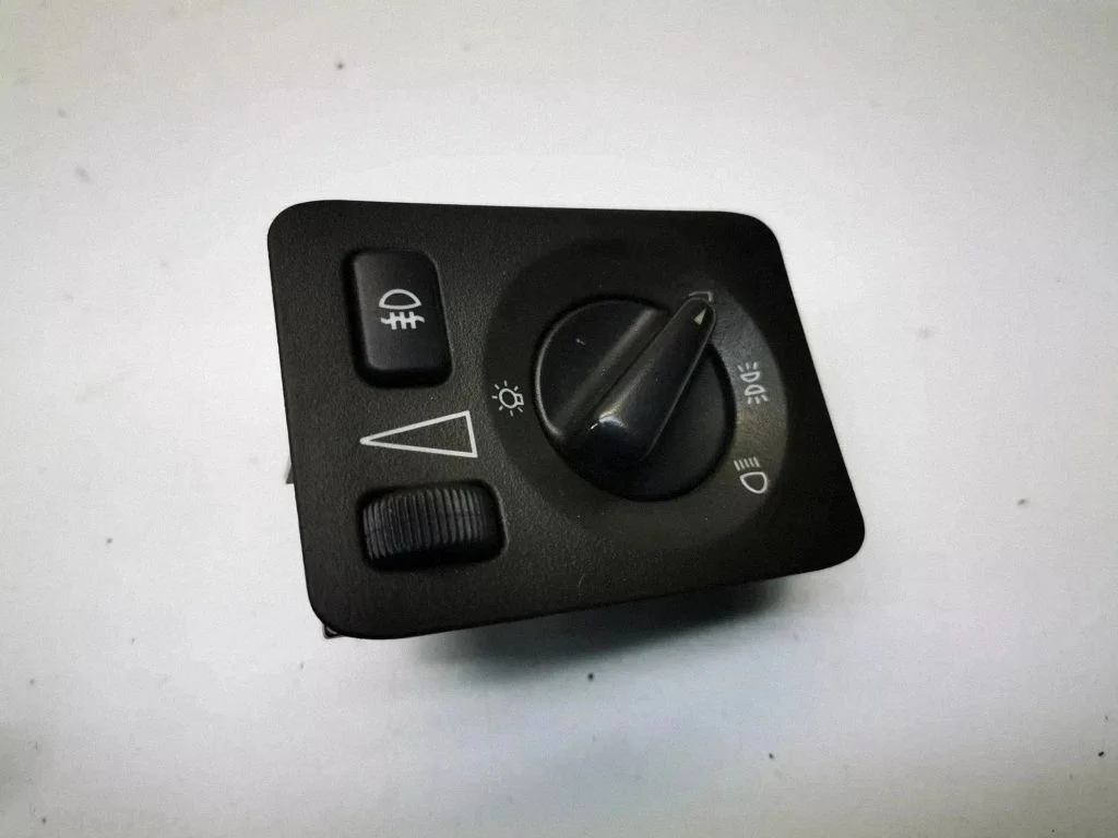 Light switch 4616124