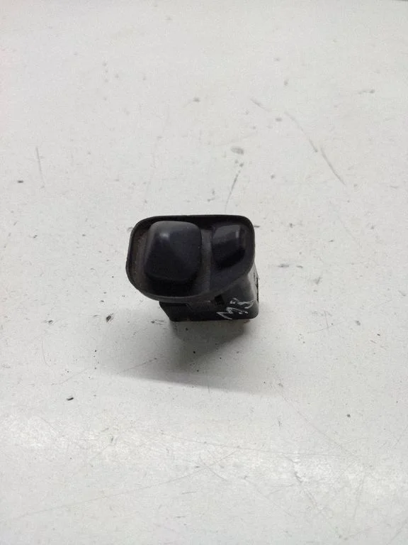 Wing mirror switch – BMW 3 Series E30 (1983-1994)