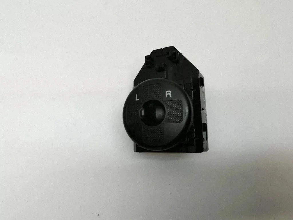 Wing mirror switch – front