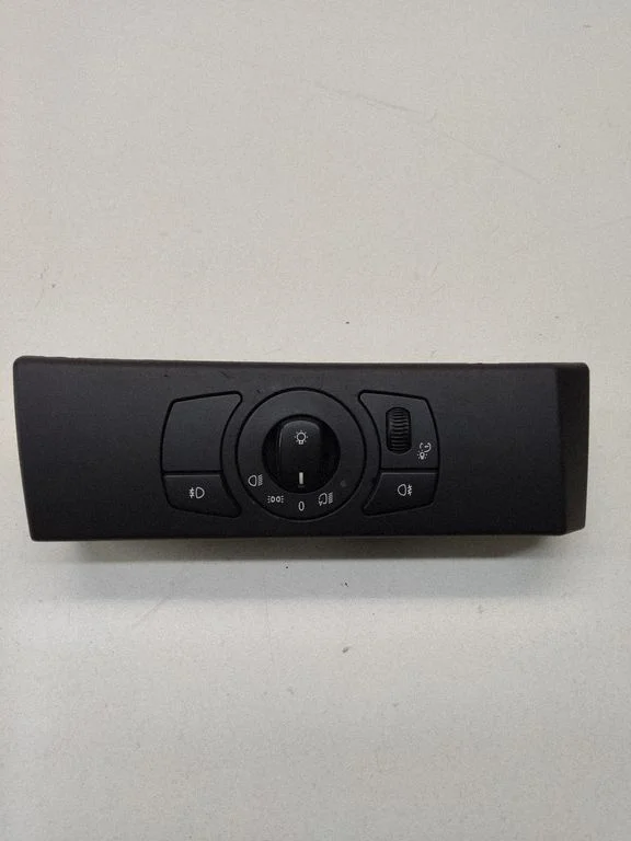 Light switch 6925260