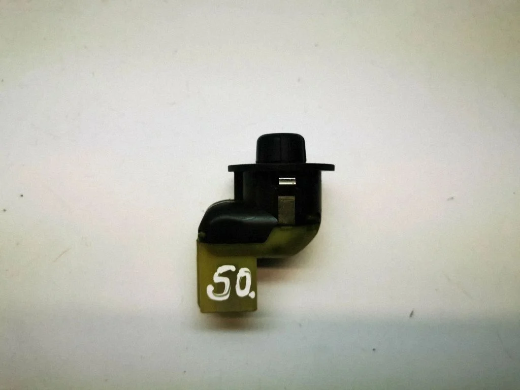 Wing mirror switch 56040524AF