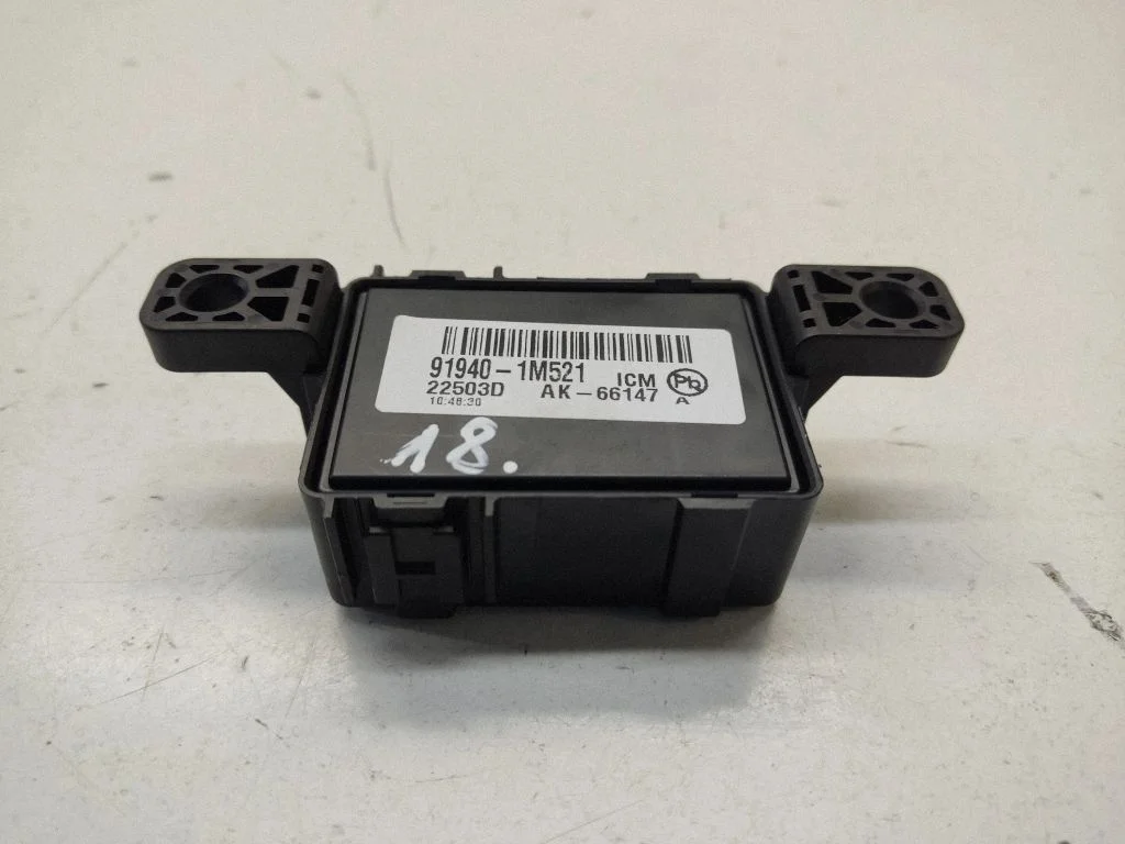 Other relay 919401M521