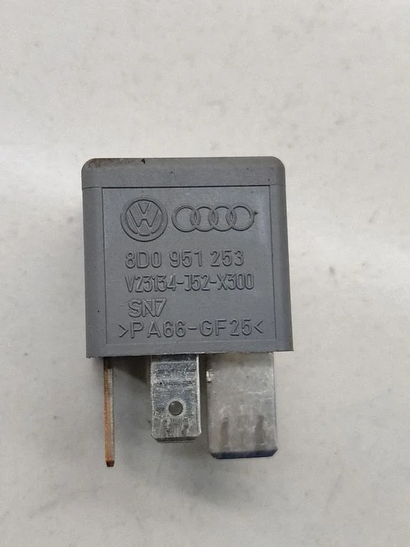 Other relay 8D0951253