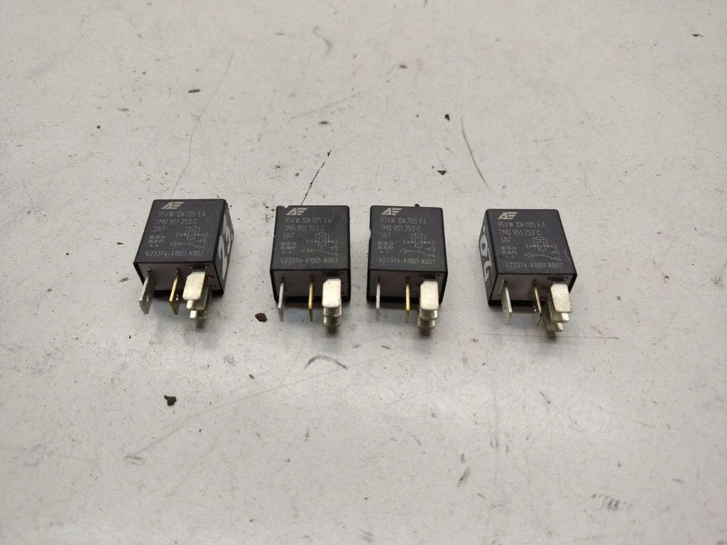 Other relay 7M0951253C