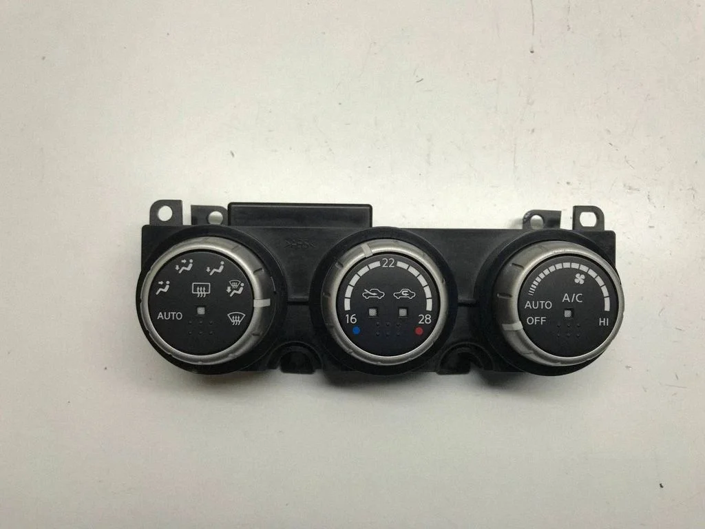 Kliimaseadme/kütte juhtplokk (salongis) – Nissan Murano Z50 (2002-2008)