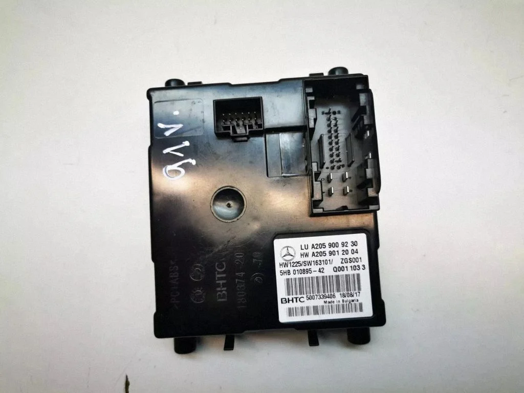 Gaisa kondicioniera/klimata/sildītāja vadības bloks (salonā) A2059009230