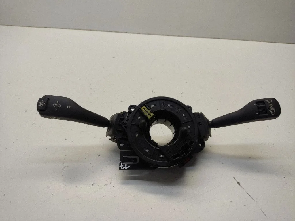 Wiper turn signal indicator stalk/switch 8377488