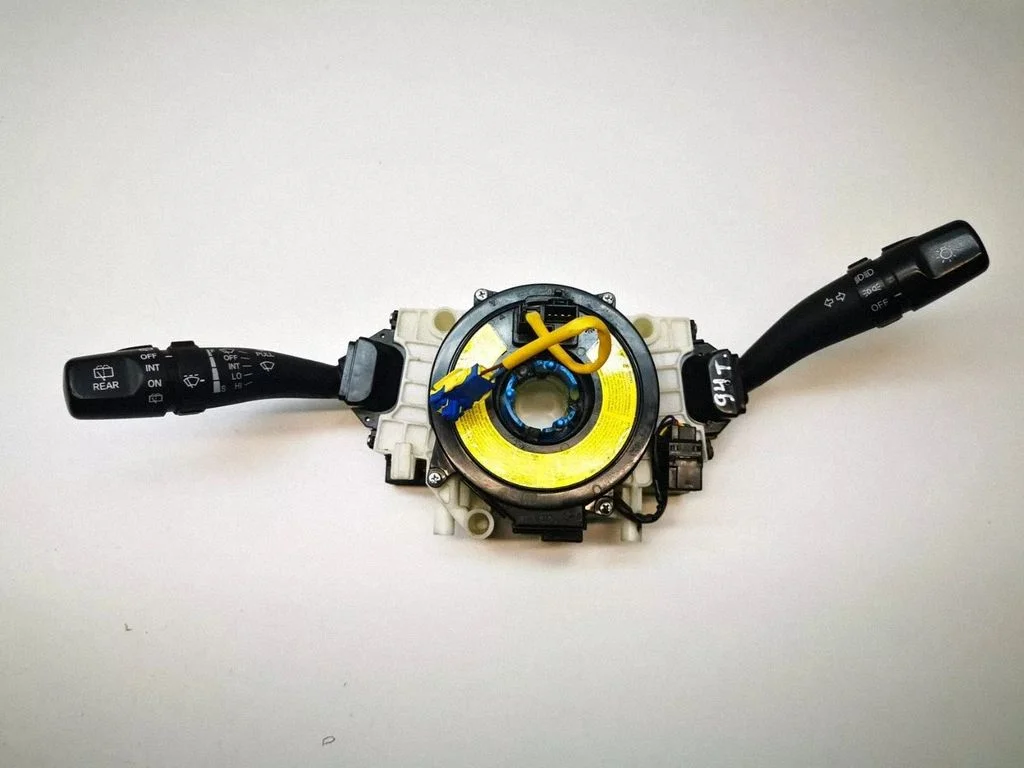 Wiper turn signal indicator stalk/switch 202003219