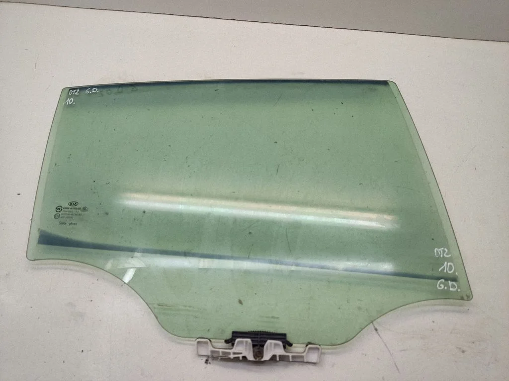 Rear door window glass 43R000382