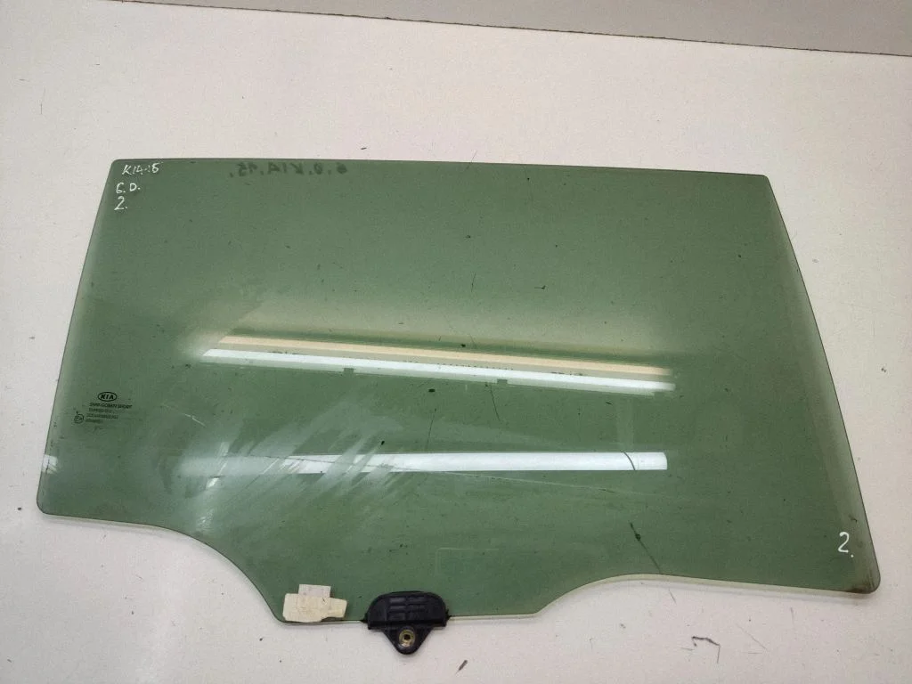 Rear door window glass 43R000351