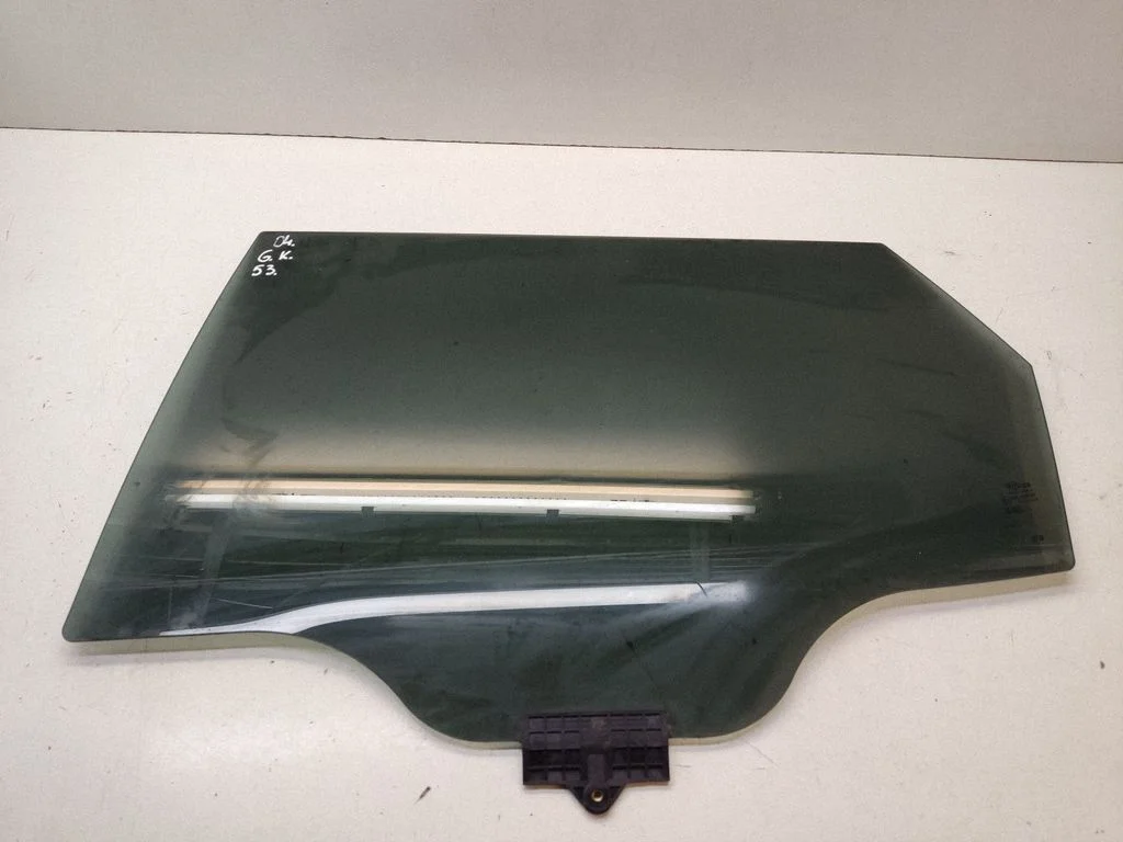 Rear door window glass 43R000385