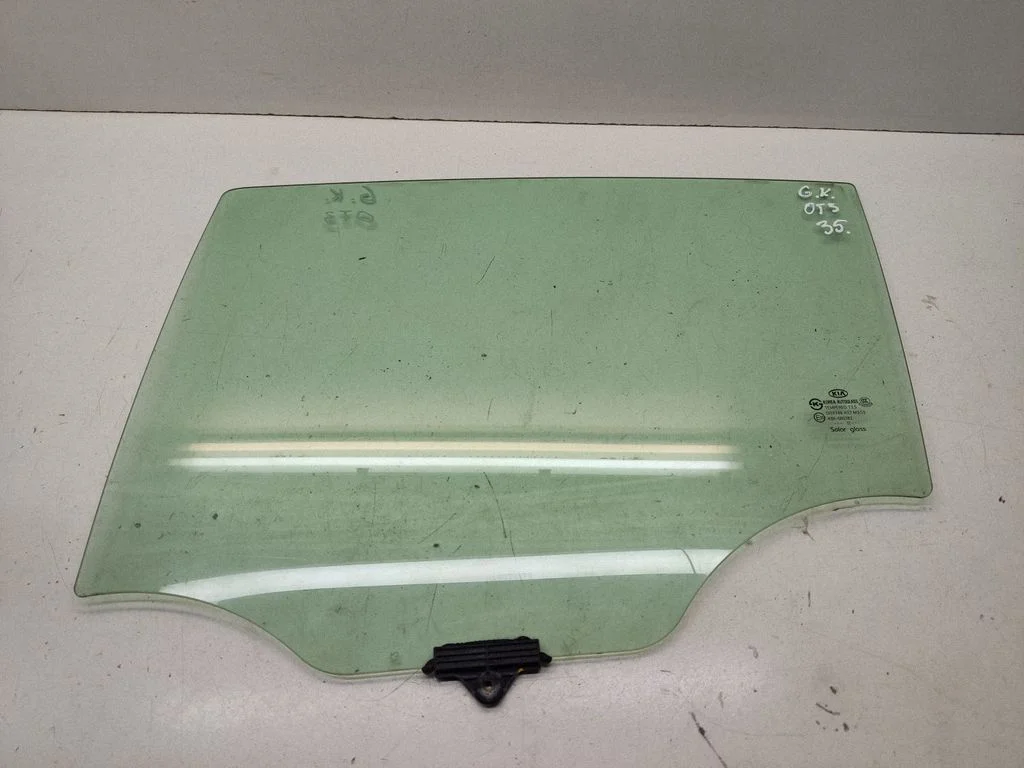 Rear door window glass 43R000382