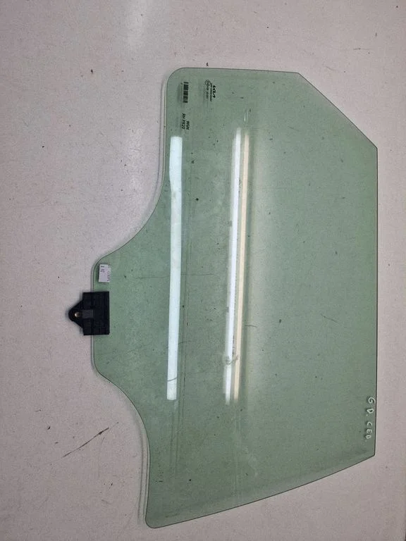 Rear door window glass E2043R01351