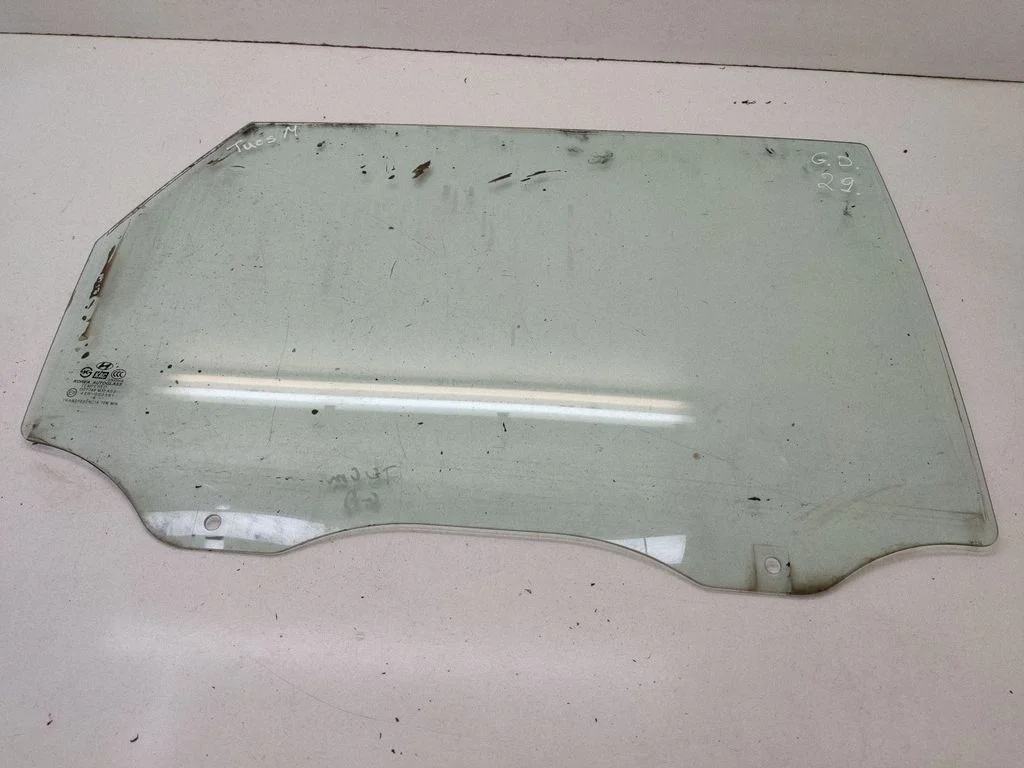 Rear door window glass 43R000381