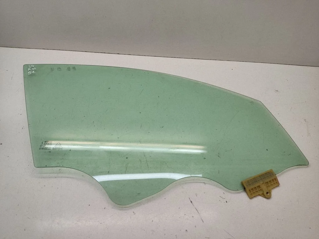 Galvenais priekšējo durvju stikls (četrdurvju) 43R000383