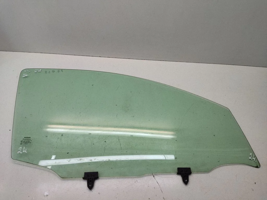 Front door window glass four-door – Nissan Qashqai+2 (2008-2010)