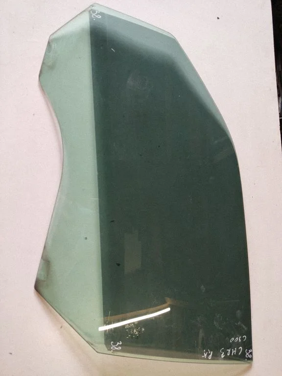 Front door window glass four-door 43R000263