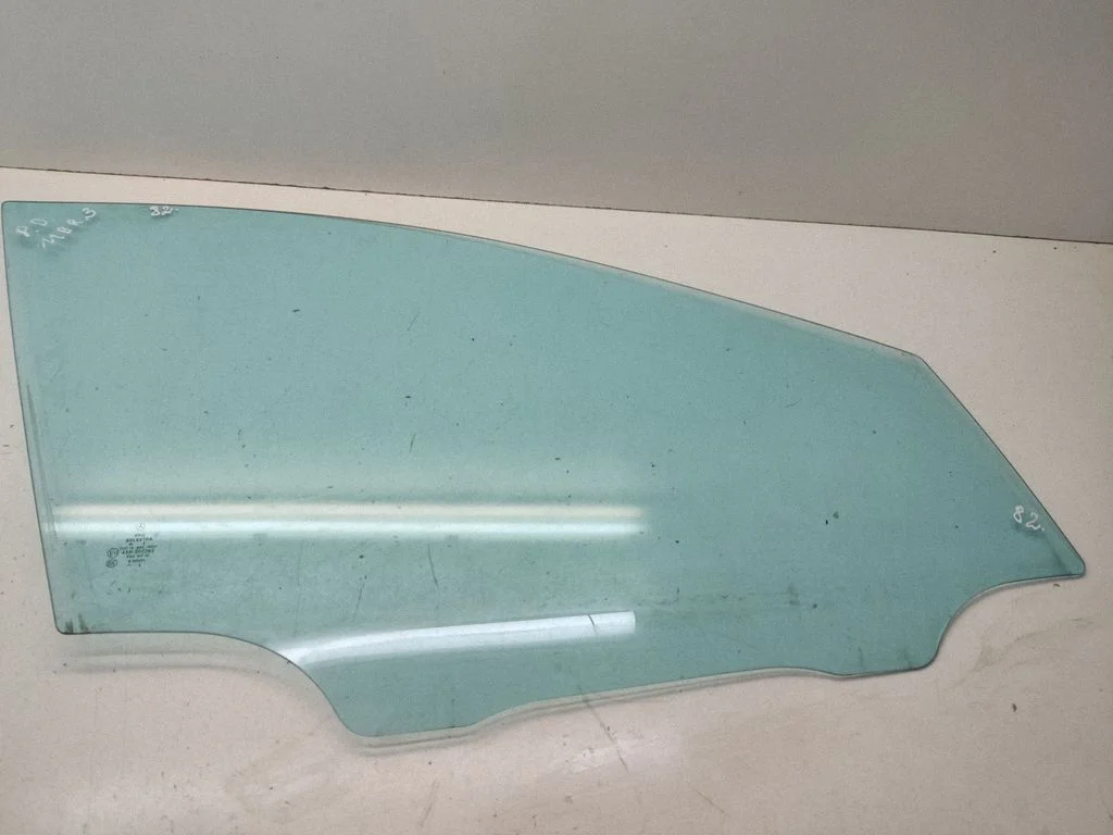 Front door window glass four-door 43R000262