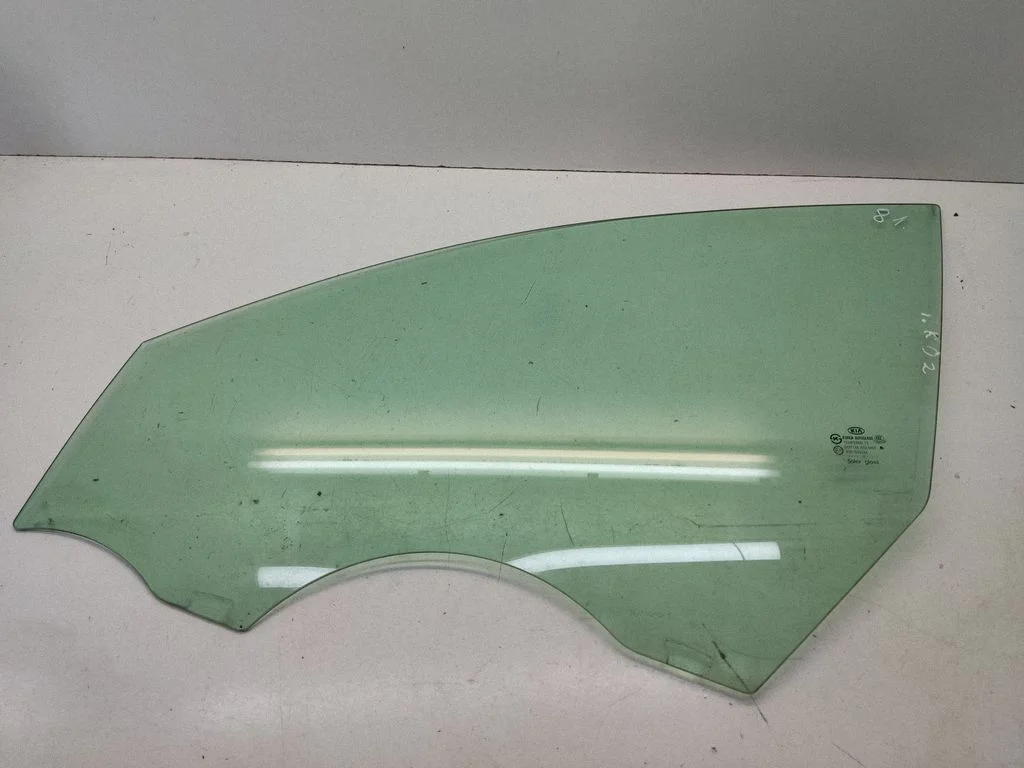 Front door window glass four-door 43R000384