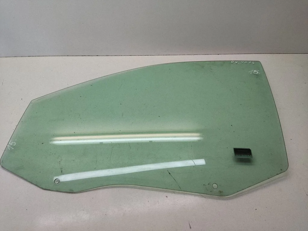 Front door window glass four-door E1143R000263