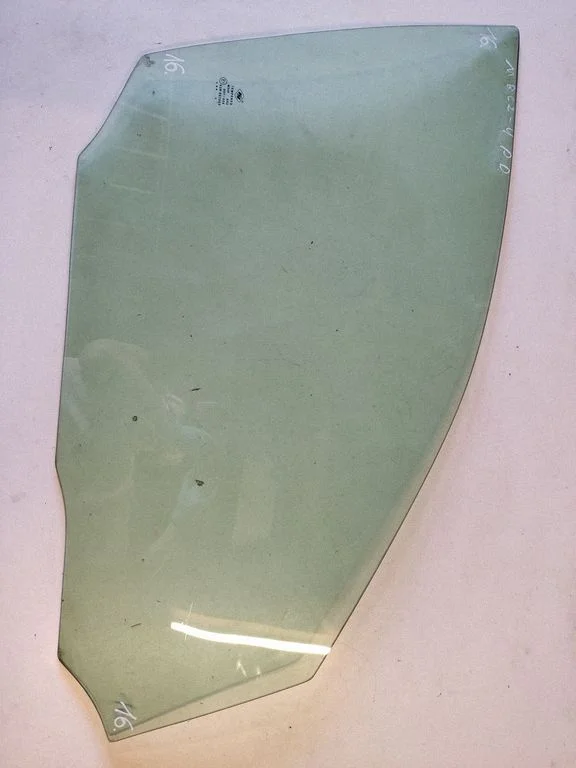 Front door window glass four-door – Mercedes-Benz C-Class AMG W204 (2007-2014)
