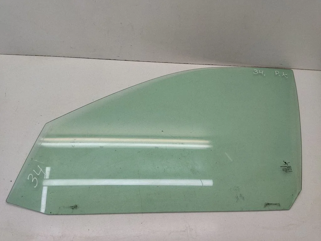 Galvenais priekšējo durvju stikls (četrdurvju) 43R001105