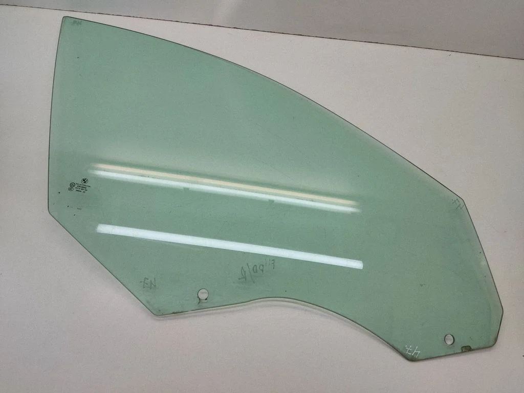 Front door window glass four-door 43R00050