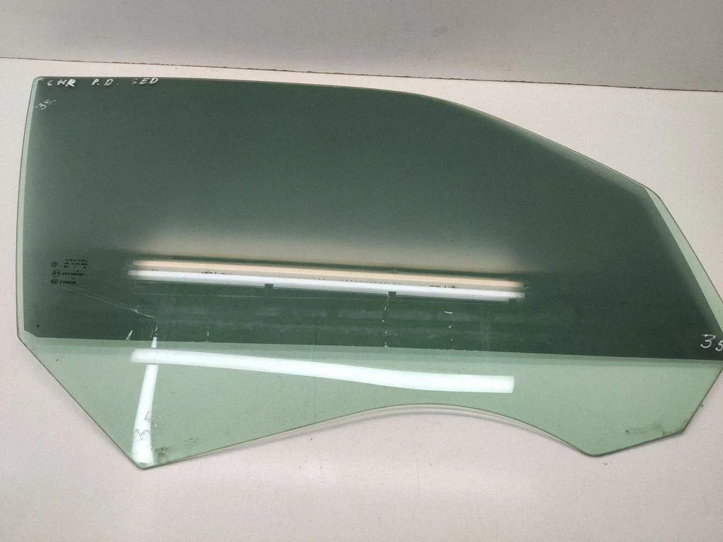 Front door window glass four-door E1143R000263