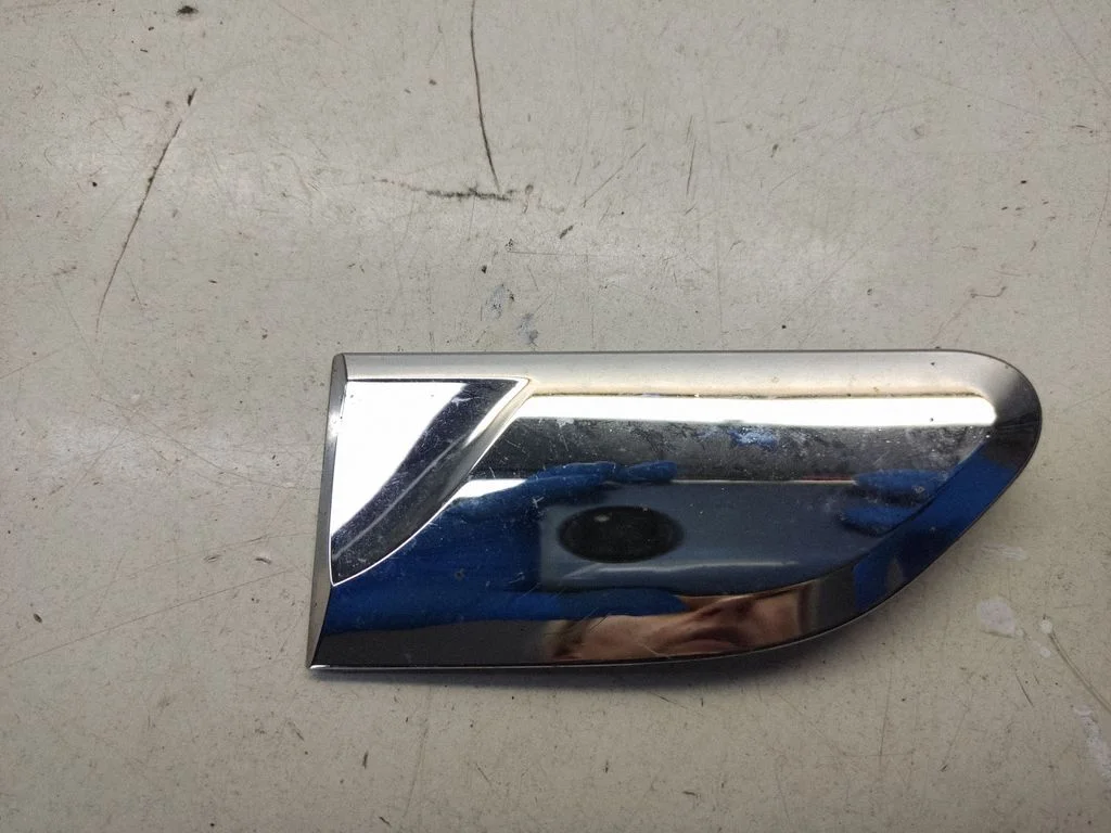 Esiukse liist (mold) – BMW 5-seeria F10 F11 (2009-2016)