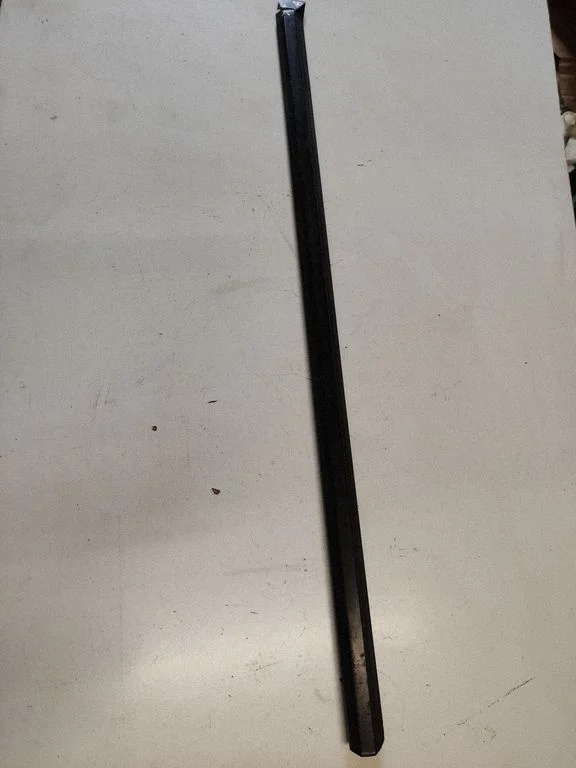 Front door trim (molding) 1952883