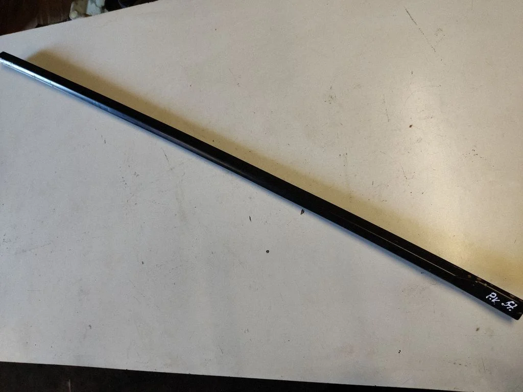 Front door trim (molding) 1977273