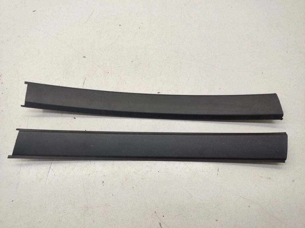 Rear door trim (molding) 8189280