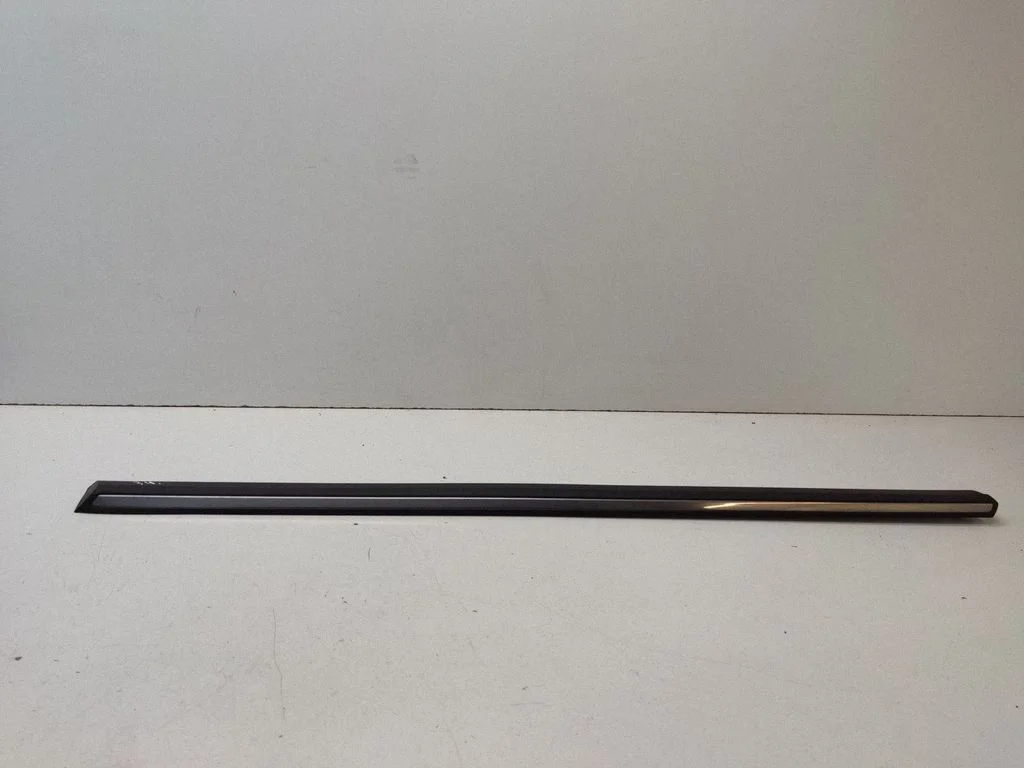 Listwa drzwi przednich – BMW Seria 7 E32 (1986-1994)