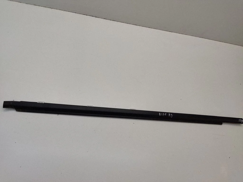 Front door trim (molding) – front right