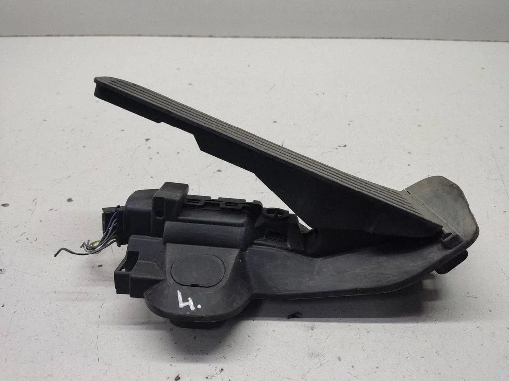 Accelerator throttle pedal 1K2721503M