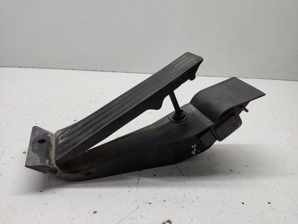 Gaasipedaal – BMW 7-seeria E65 E66 (2001-2008)