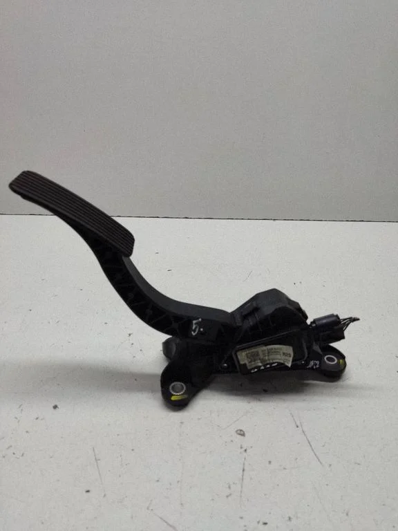 Accelerator throttle pedal 32700G4200