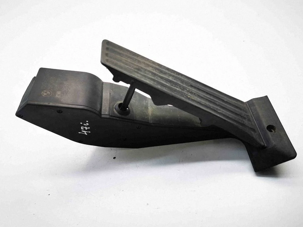 Gaasipedaal – BMW 5-seeria E60 E61 (2004-2010)