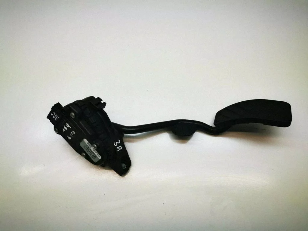 Accelerator throttle pedal 8E2721523C