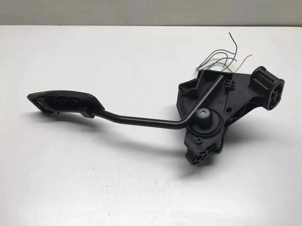 Accelerator throttle pedal – Saab 9-3 Ver2 (2003-2007)