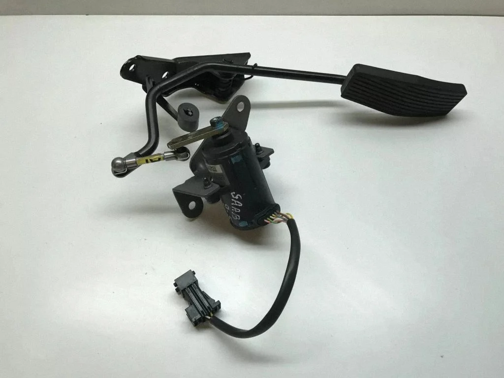 Accelerator throttle pedal – Saab 9-5 (2006-2010)