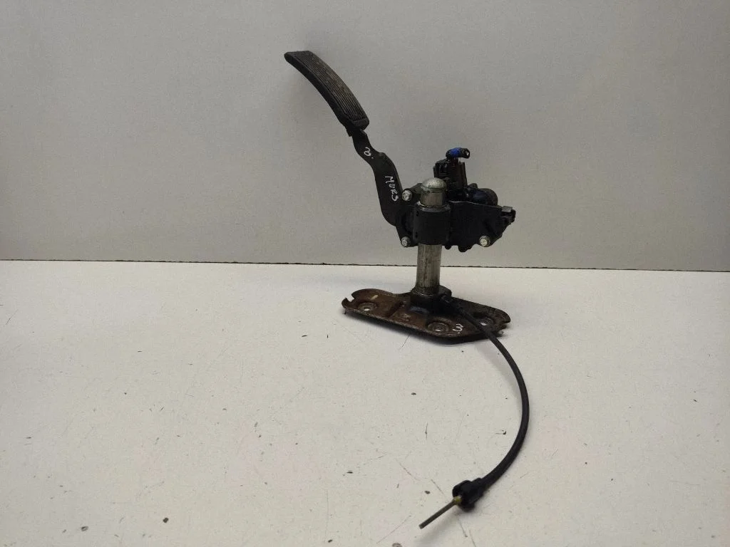 Accelerator throttle pedal 18002CA100