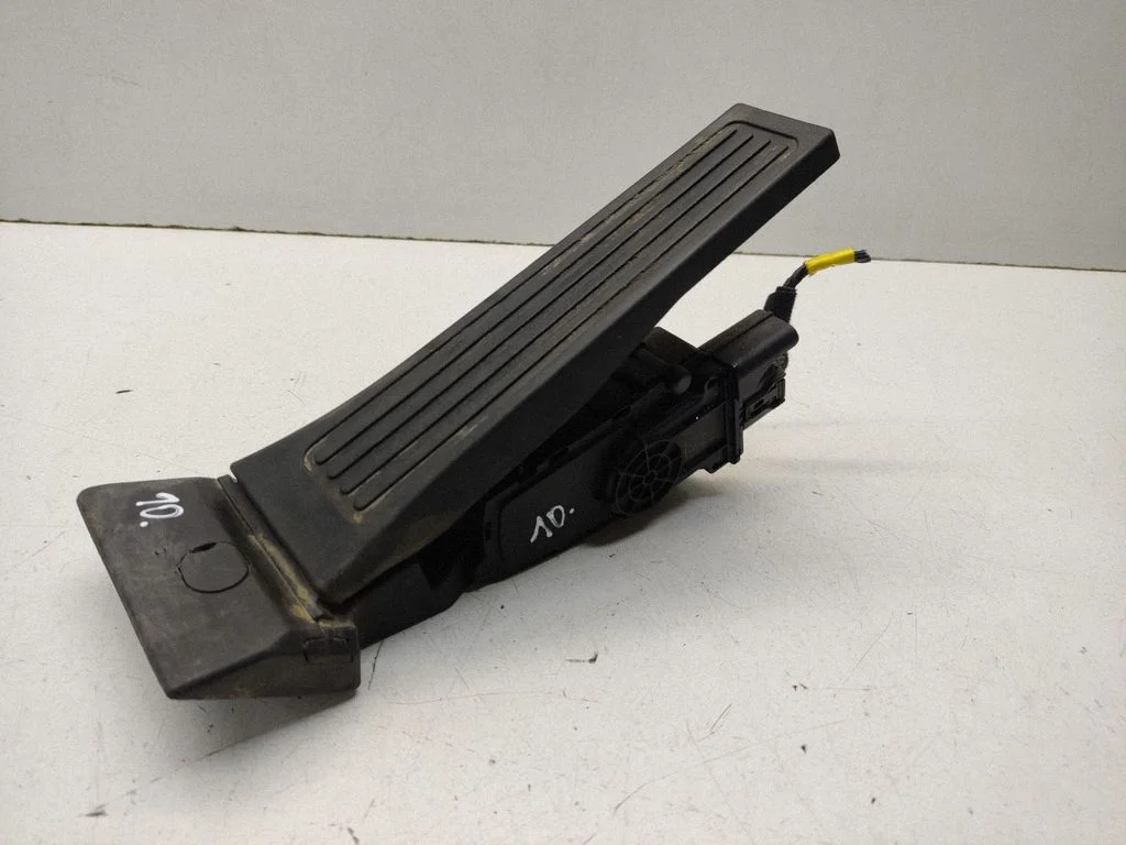 Accelerator throttle pedal 351902E000