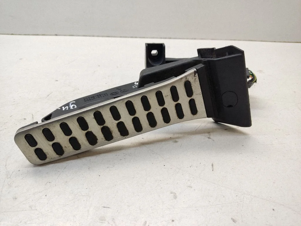 Accelerator throttle pedal 327262T900