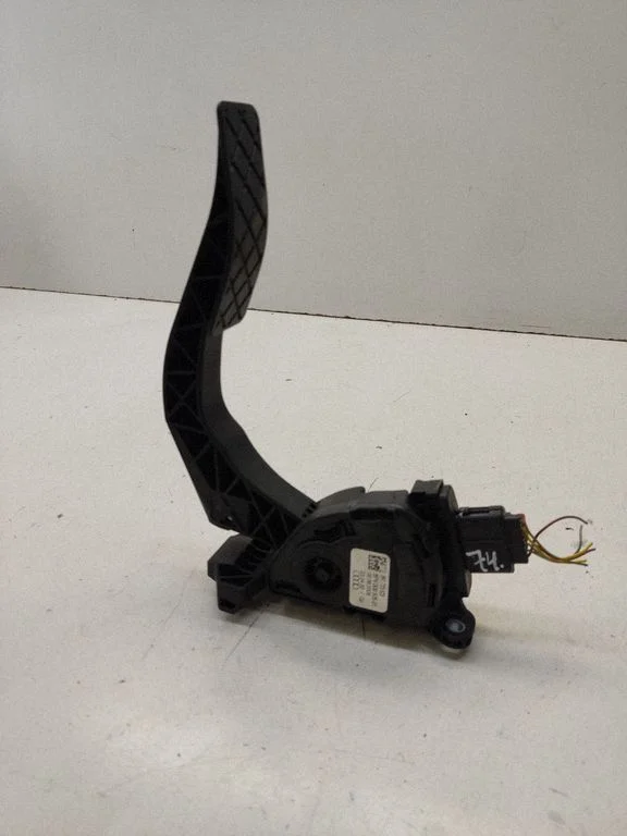 Accelerator throttle pedal 8K1723523