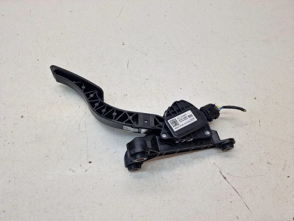 Accelerator throttle pedal 32700G4200