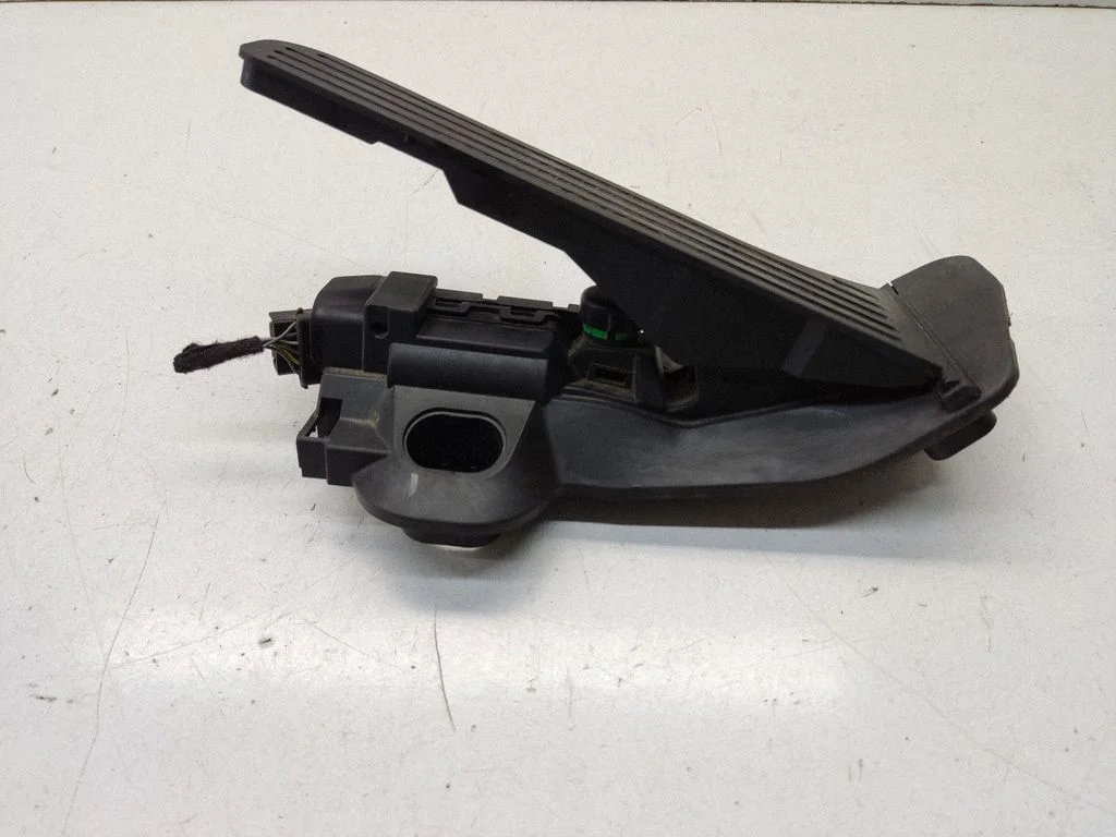 Accelerator throttle pedal 1K2723503