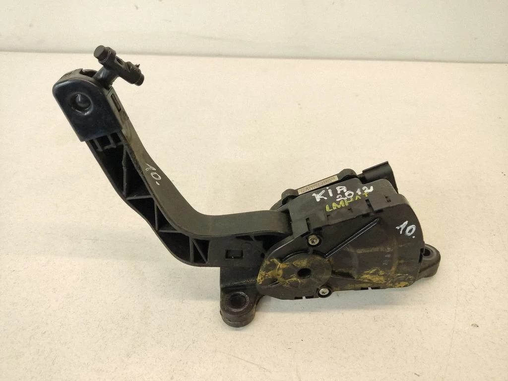 Accelerator throttle pedal DH327262S000