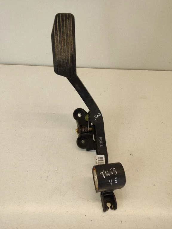 Accelerator throttle pedal 327262E900