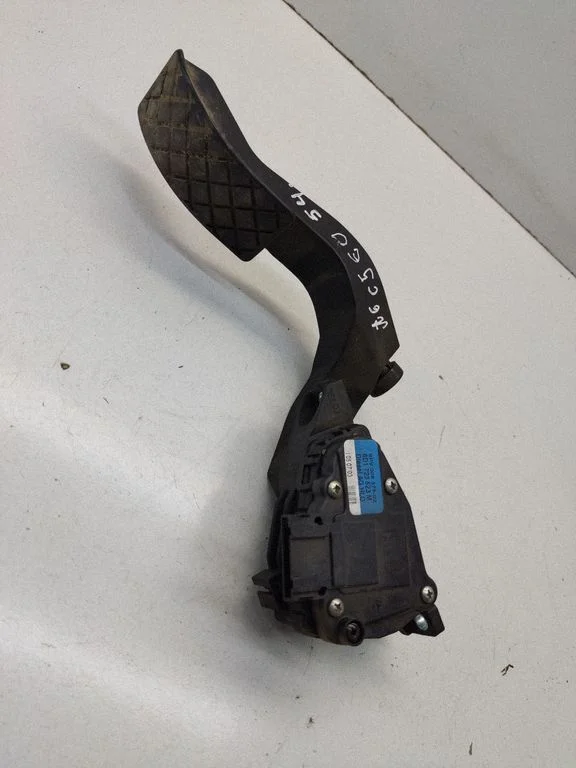 Accelerator throttle pedal 8D1723523M